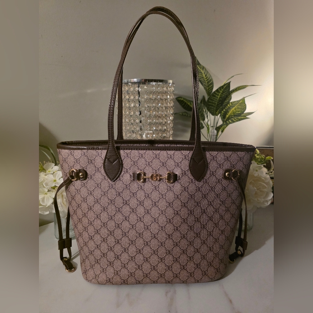 Chic Designer Patterned Tote Bag - Picture 5 of 8